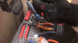 Инструмент электрика. Работа с кабелем. Кабелерезы, стрипперы, нож.