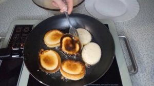 Пышные оладушки на молоке / Правильное тесто / Мамин рецепт #Одной_левой #оладьи #pancakes #Shorts