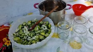 Салат из огурцов с луком на зиму, Закуска из переросших огурцов!
