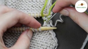 ТРИКОТАЖНЫЙ ШОВ ПЕТЛЯ В ПЕТЛЮ НА ИЗНАНОЧНОЙ ГЛАДИ. Уроки вязания спицами || Начни вязать!