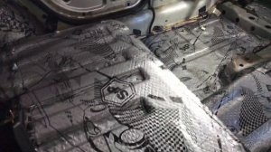 Chevrolet Niva простенькая недорогая шумка салона. Результатом станет тишина внутри машины