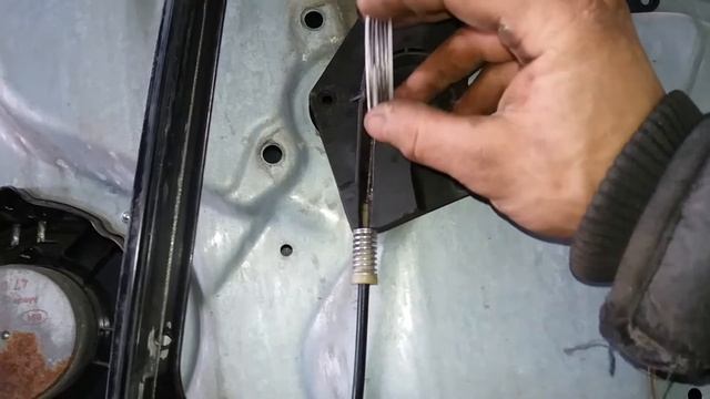 Volkswagen Passat B5. Как правильно заменить трос стеклоподъемника ...