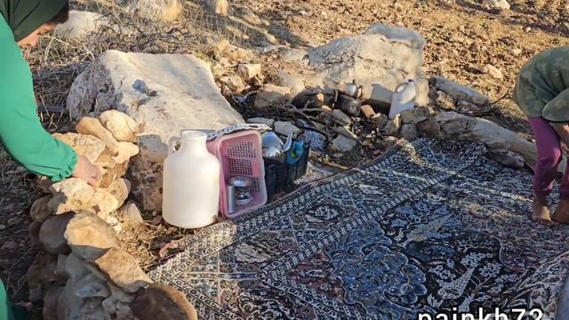 Helping children by providing firewood and stones for the shelter смотреть онлайн