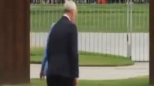 Ангела Меркель в третий раз за месяц испытала на публике приступ дрожи