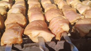 Жарим шашлык 😋