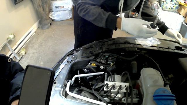 2014 Audi A4 Xenon HID headlight bulb replacement