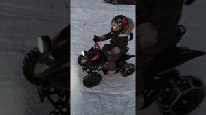 детский квадроцикл 49 cc с самодельными цепями на колесах