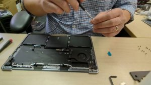 Apple MacBook Pro (13-inch, M1, 2020) Disassembly and parts replacement