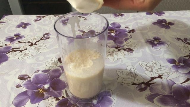 Коктейль из банана / Молочный коктейль с мороженым смотреть онлайн