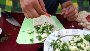 ??Вкуснейший Лаваш с сыром на мангале. Лаваш с брынзой, с зеленью и помидорами.