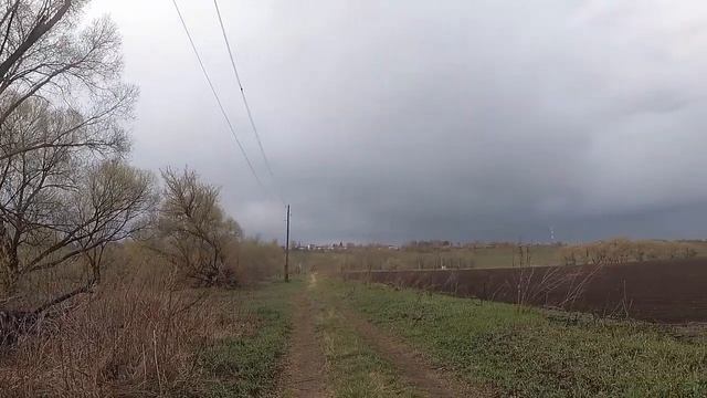 Где-то между апрелем и маем. Все оживает, поют птицы, красивые цветы!!! смотреть онлайн