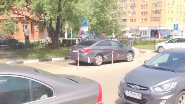 Парковка у Администрации города Лобня. смотреть онлайн