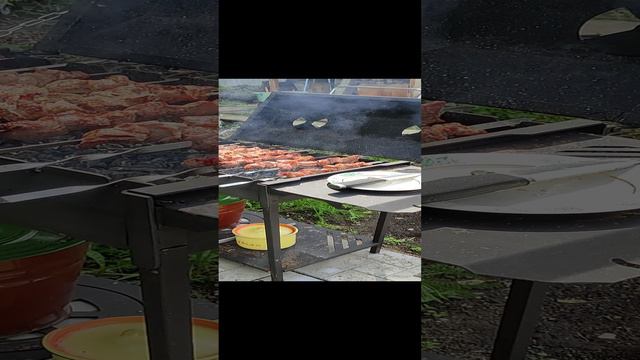 Шашлык в мангале гриль.
