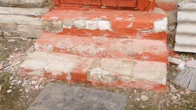 Про Деревню  Весна Уборка двора продолжается, кот впервые на улице