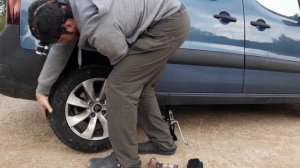 Spare tire on Citroën Berlingo (2017). How to replaced it ?