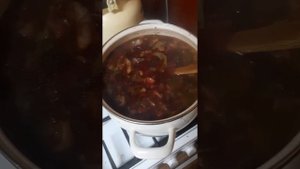 Роскошный борщ из сныти ,молодой капусты, свекольной ботвы.
