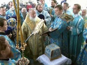 Патриарх Кирилл освятил храм в Зачатьевском монастыре