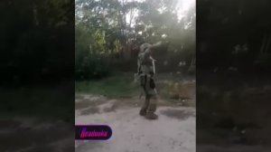 Боец из Калмыкии перед боем танцует свой традиционный танец храброго бойца: вот это-по нашему!!!