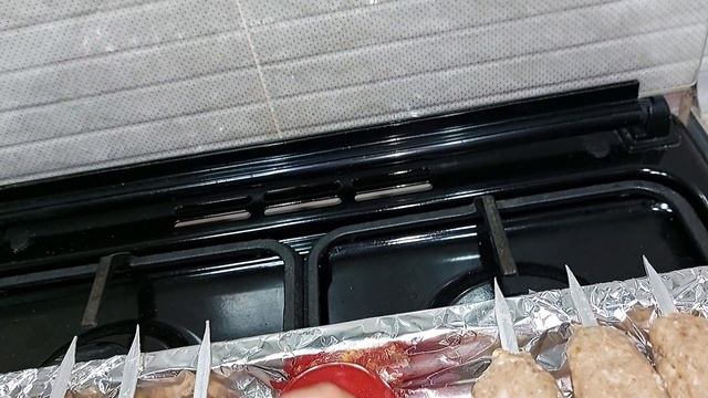 Duxovkada #kabob pishirish - шашлык в духовке смотреть онлайн