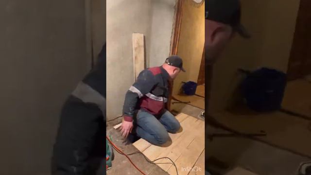 УКЛАДЫВАЕМ ПОЛ смотреть онлайн