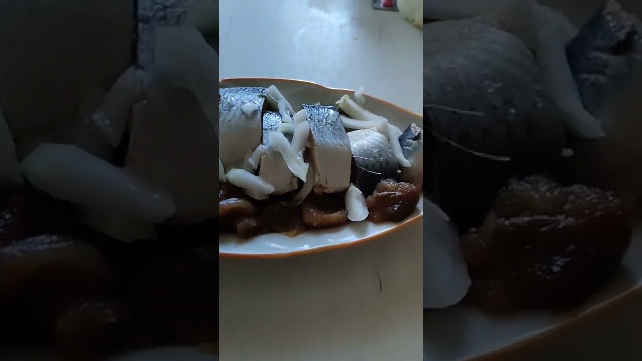 Вкусно. Селёдка малосольная с икрой и луком