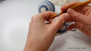 Вязаные новогодние шары в технике "бабушкин квадрат ". Вязание крючком. Новогодние шары.