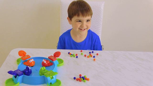 ЧЕЛЛЕНДЖ !!! Вадик с мамой играют в игру Голодные лягушки. Угадай, кто победит? смотреть онлайн