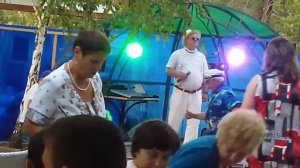 Яровое. Сергей Миньков поет на причале 42.