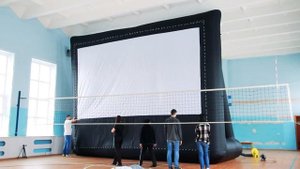 Надувной проекционный экран на опоре