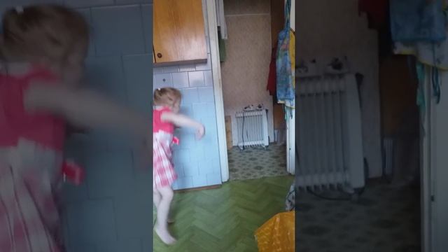 ребенок танцует под рамштайн. смотреть онлайн