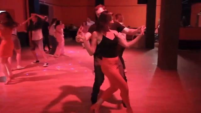 Бачата с преподавателем нашей студии по женскому стилю Еленой Подбельской! смотреть онлайн