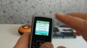 Samsung SGH-C130, простой, не большой и разноцыетный.