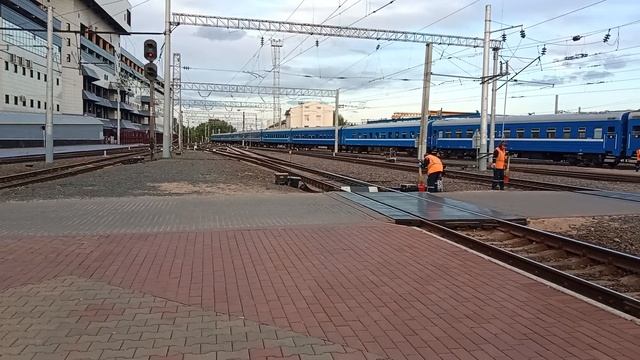 ЧС4т 600 с поездом Гомель-Минск на станции Минск пассажирский. смотреть онлайн