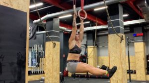 уголок в висе на кольцах