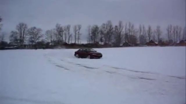 По льду на Subaru Leone.wmv смотреть онлайн