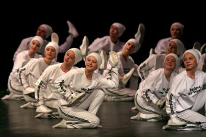 "Джамп стайл", ансамбль "Школьные годы". "Jump Style", ensemble "School Years".