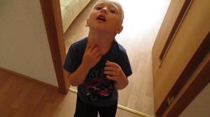 Крутые танцы сына. Сын танцует попой))) Cool dancing son. Son booty dancing)))