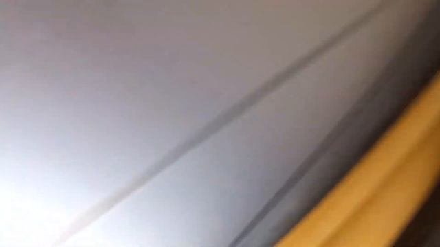 застрял в грязи на машине (цензурированная версия)