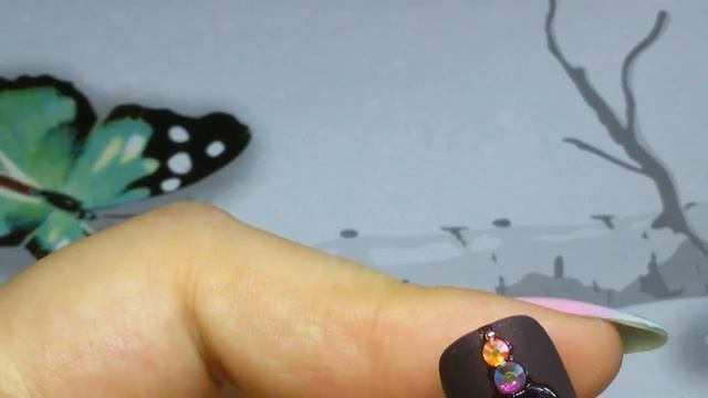 Дизайн ногтей гель лаком со стразами и бульонками. Инкрустация. смотреть онлайн