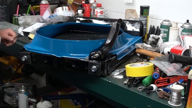 Fixing and installing a 1964 Ford tractor radiator смотреть онлайн