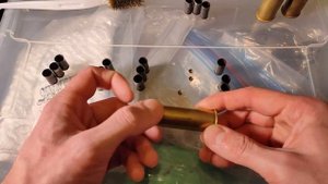 Чистка гильз для релоада. Макросъёмка. Ультразвуковая ванна.
