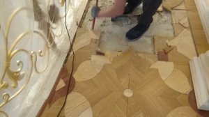 Демонтаж паркетного пола.