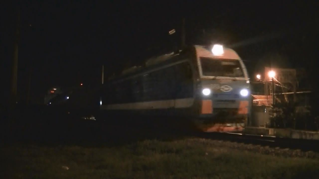ЭП1М-686 с двухэтажным поездом №35 Санкт-Петербург - Адлер смотреть онлайн