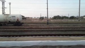 Вид на станцию Евпатория-Товарная из окна электрички ЭП2Д-0119.