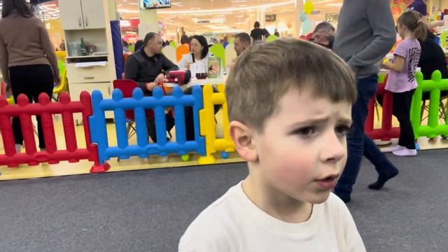 Что сказать когда ты 3 часа отпрыгал на батутах и игровой площадке ???