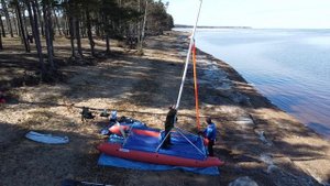 Подъём мачты на парусном катамаране SibCat-16
