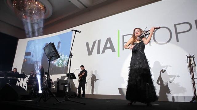 Canan ANDERSON  Viaport Venezia  Crown Plaza violin violinist keşfet