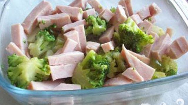 Запеканка из брокколи с ветчиной