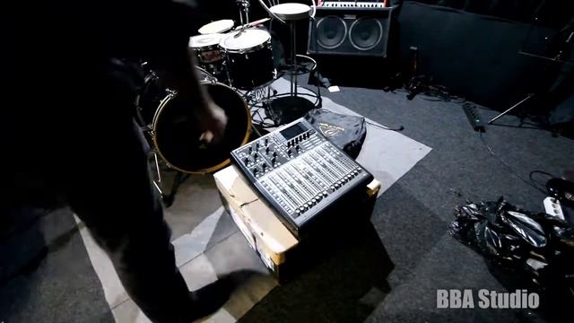 Behringer X32 Producer (unboxing) смотреть онлайн