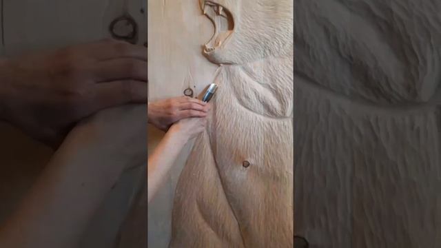 Ревущий медведь Резное панно своими руками Резьба по дереву Wood carving #shorts